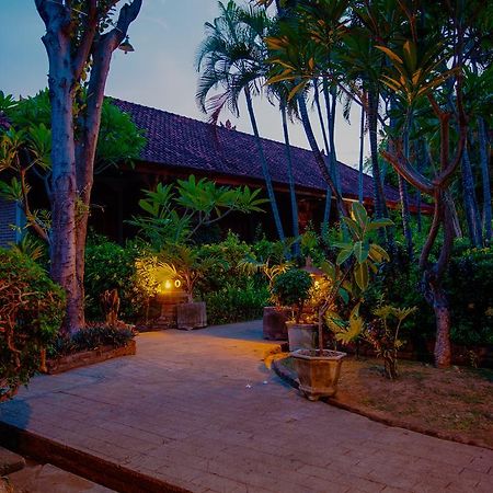 Hotel Angsoka Temukus Extérieur photo